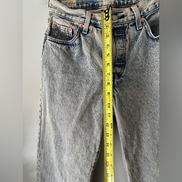 Levi’s Premium 501 ‘90s Women’s High Rise StraightLeg Jeans Button Fly LightWash - Picture 8 of 13
